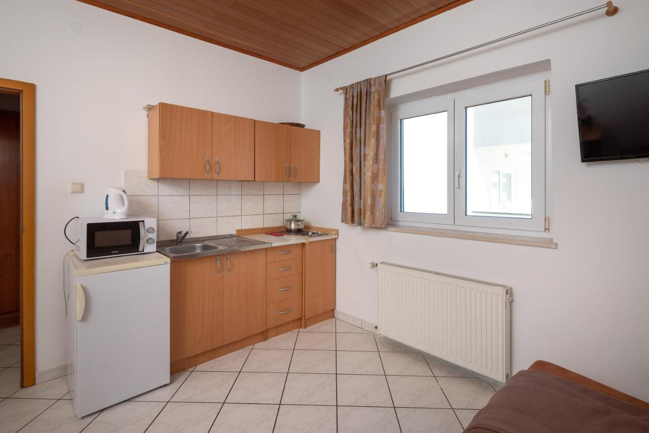 Germania Rooms & Apartments Целина Стая снимка