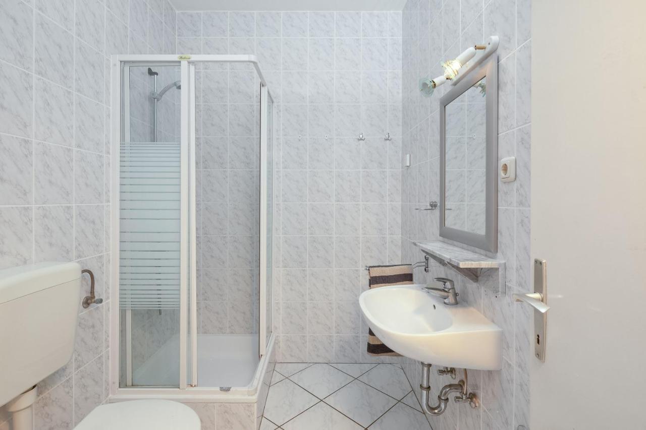 Germania Rooms & Apartments Целина Стая снимка