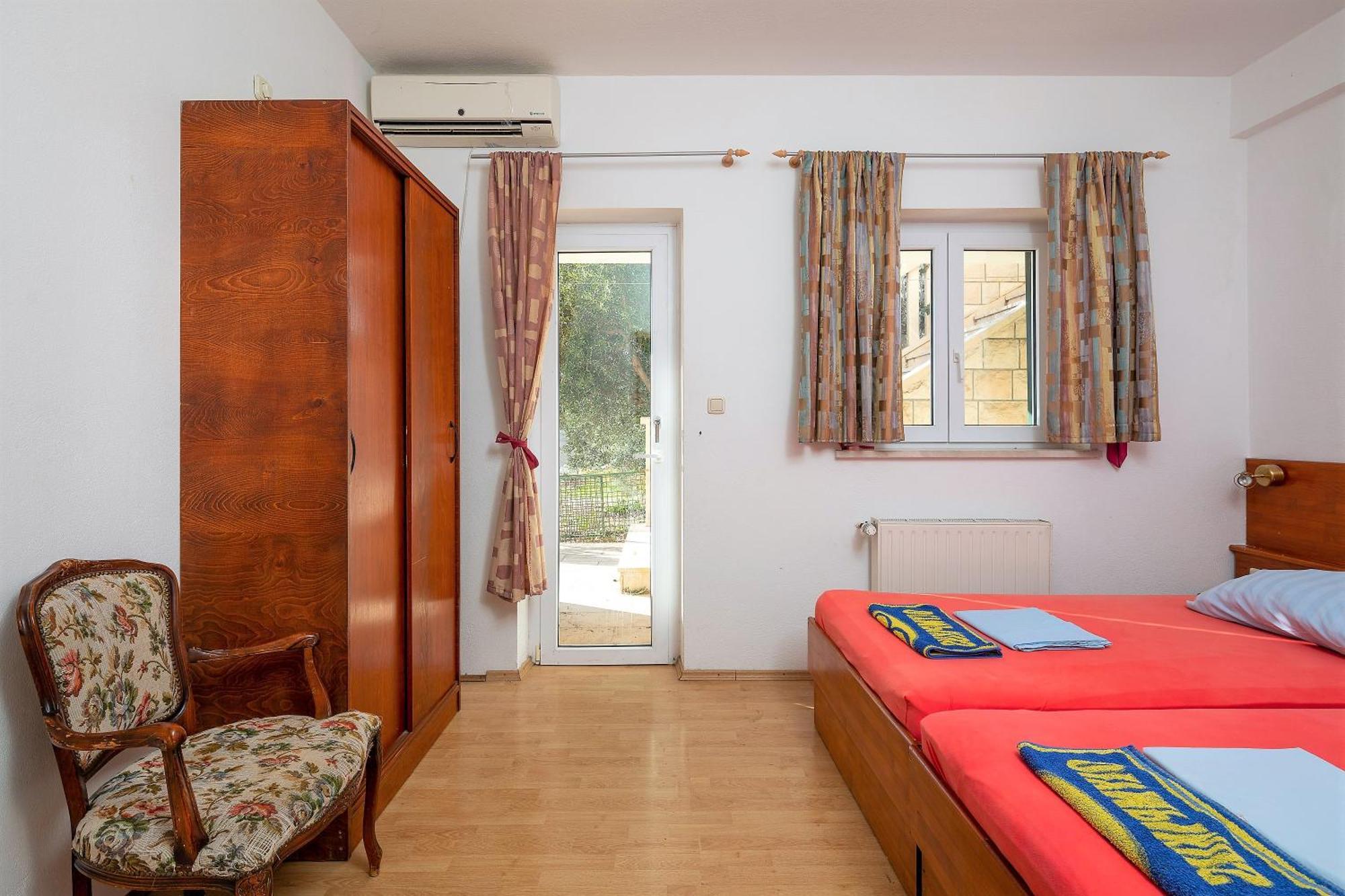 Germania Rooms & Apartments Целина Стая снимка