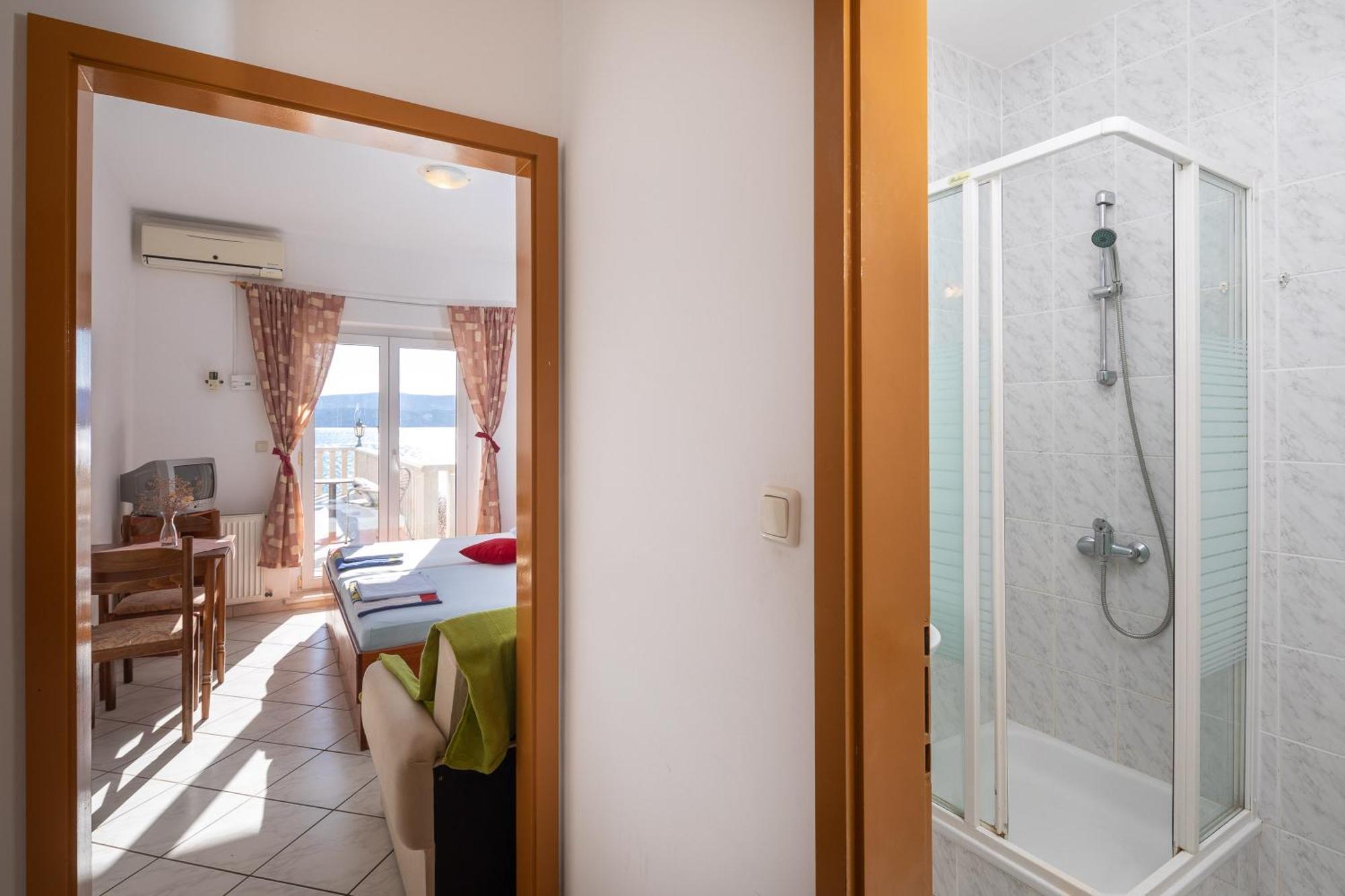 Germania Rooms & Apartments Целина Стая снимка